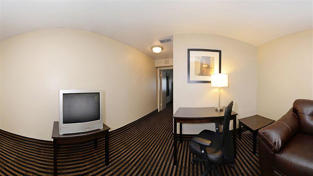 Americas Best Value Inn & Suites Escondido Exterior photo