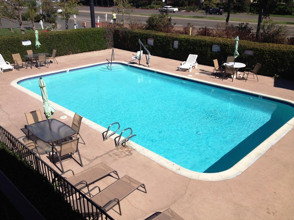 Americas Best Value Inn & Suites Escondido Exterior photo