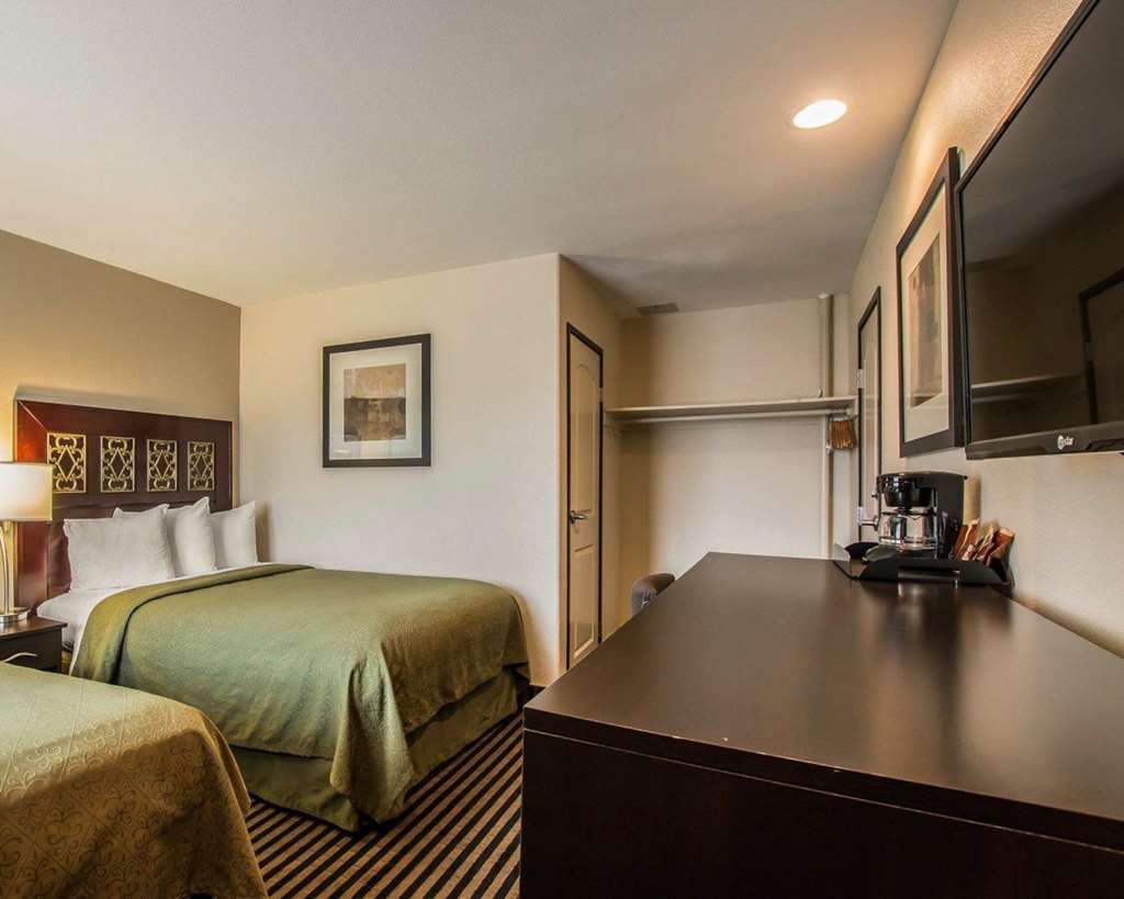 Americas Best Value Inn & Suites Escondido Room photo