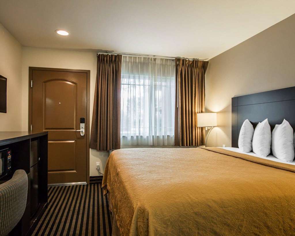 Americas Best Value Inn & Suites Escondido Room photo